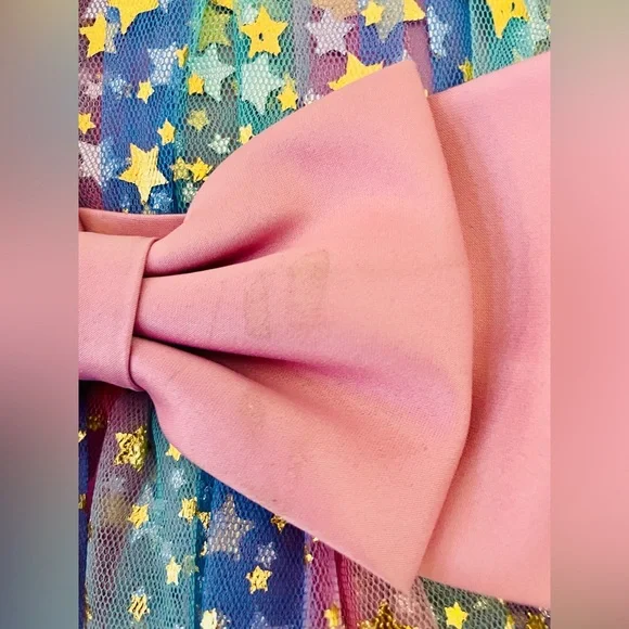 Gorgeous dress with tulle and stars and a big bow girls size 6/7 has a stain - Picture 5 of 5